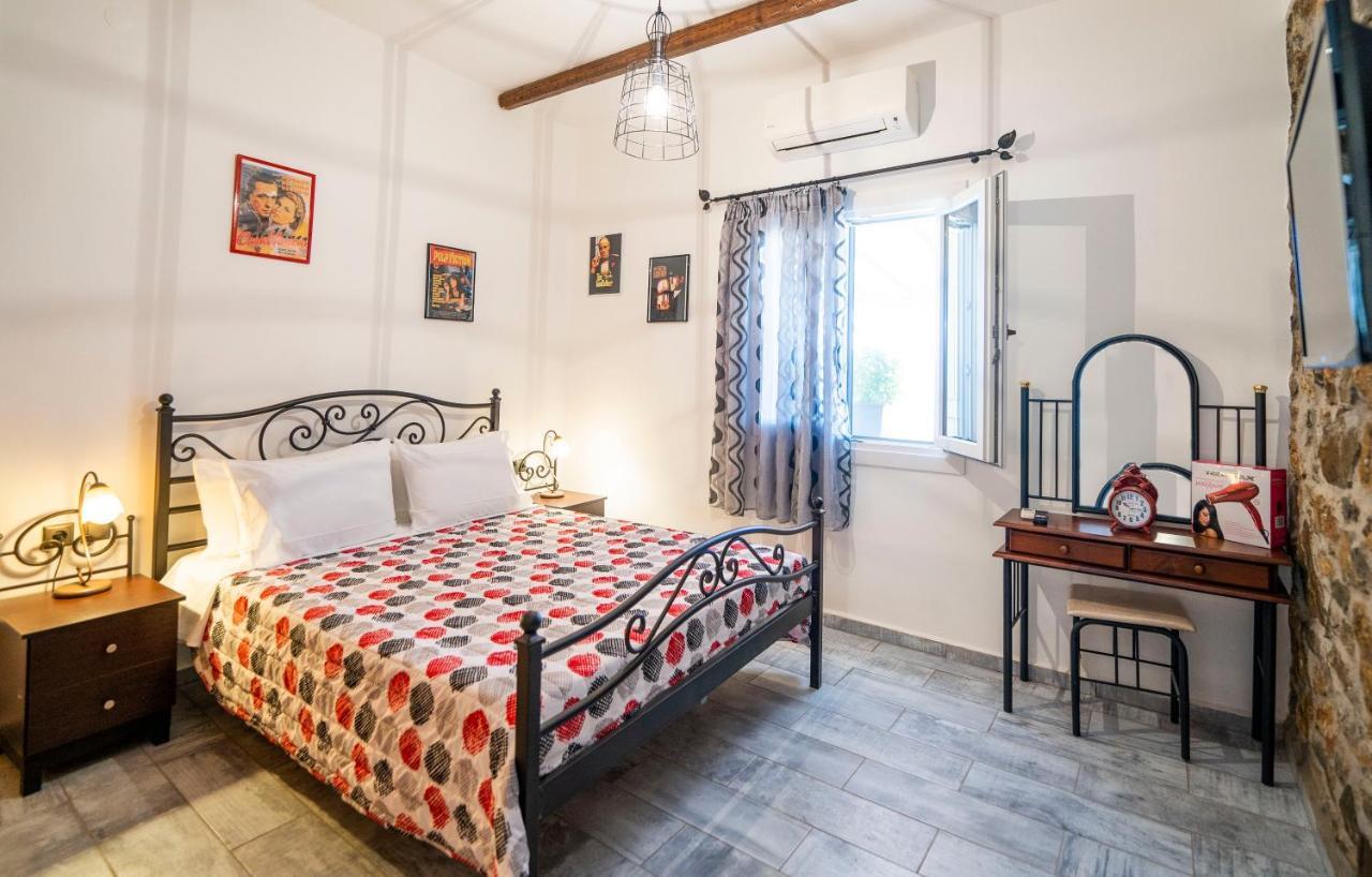 Flora'S Beach And Pool Villa In Syros Liaropá Dış mekan fotoğraf