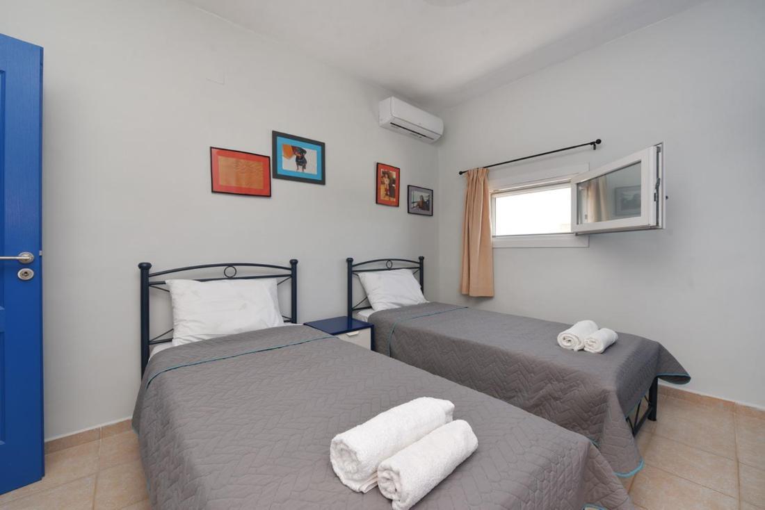 Flora'S Beach And Pool Villa In Syros Liaropá Dış mekan fotoğraf