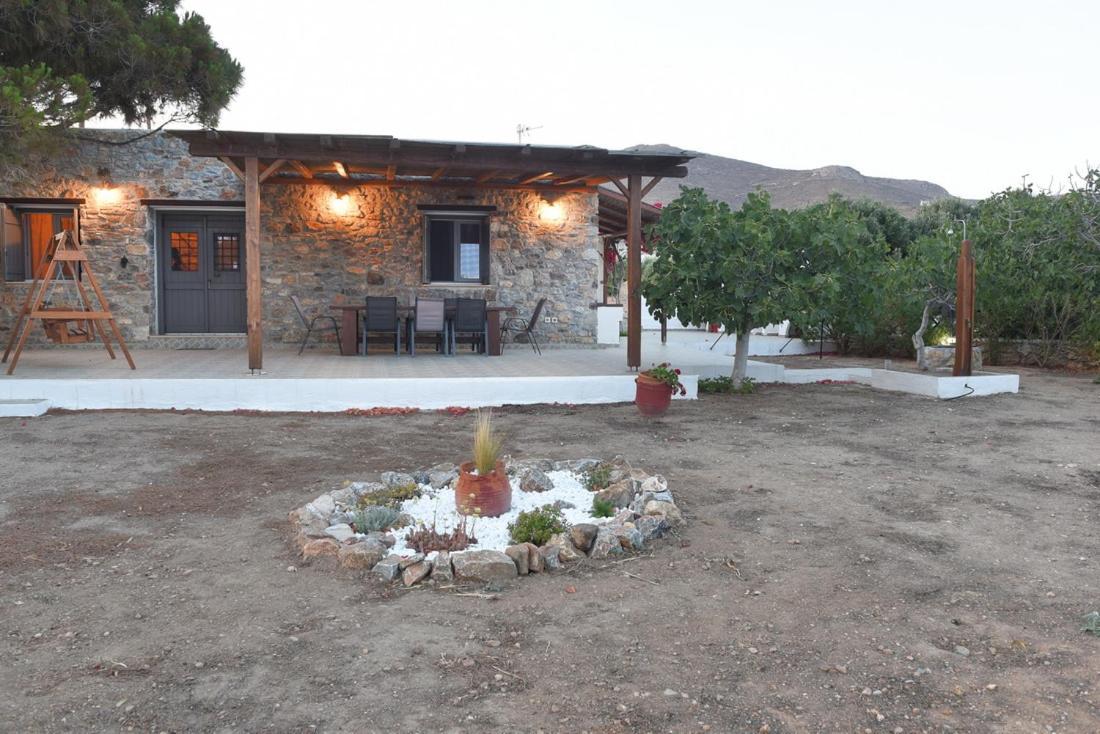 Flora'S Beach And Pool Villa In Syros Liaropá Dış mekan fotoğraf