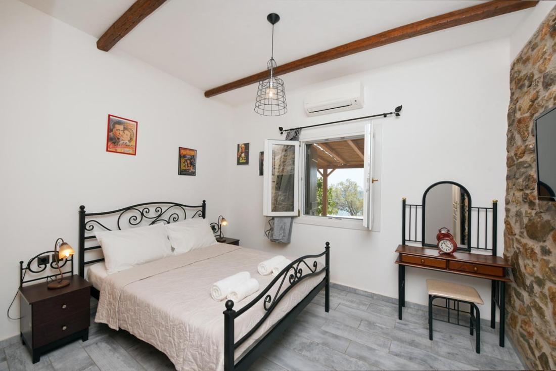 Flora'S Beach And Pool Villa In Syros Liaropá Dış mekan fotoğraf