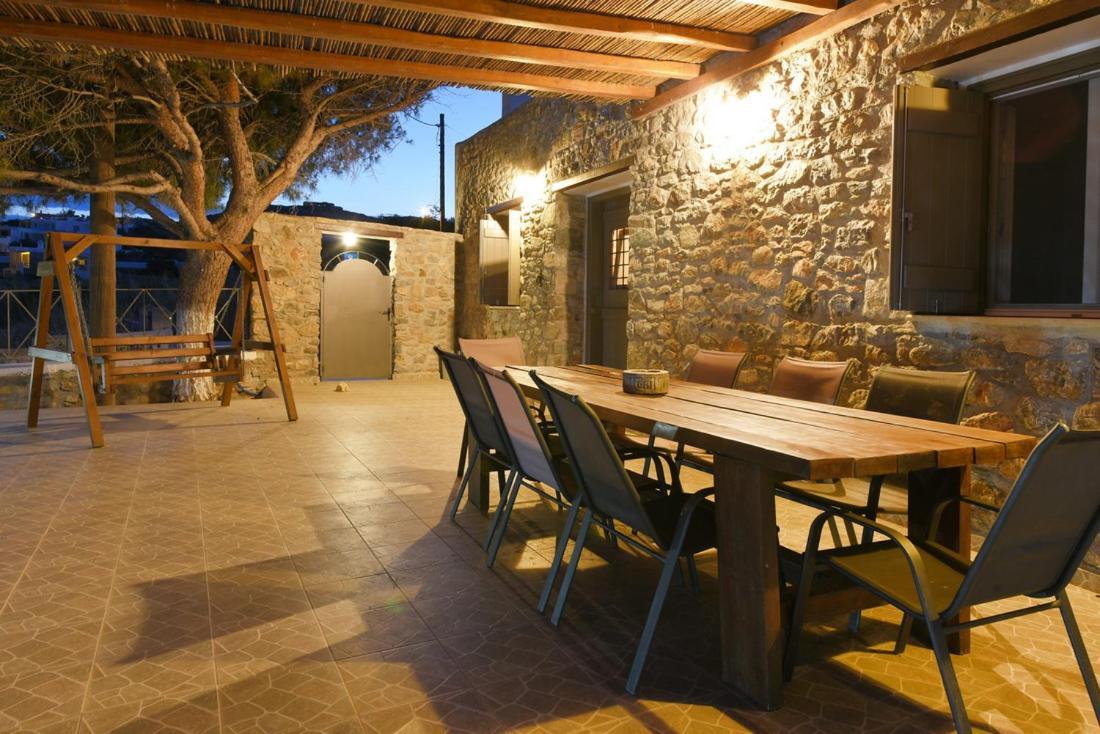Flora'S Beach And Pool Villa In Syros Liaropá Dış mekan fotoğraf