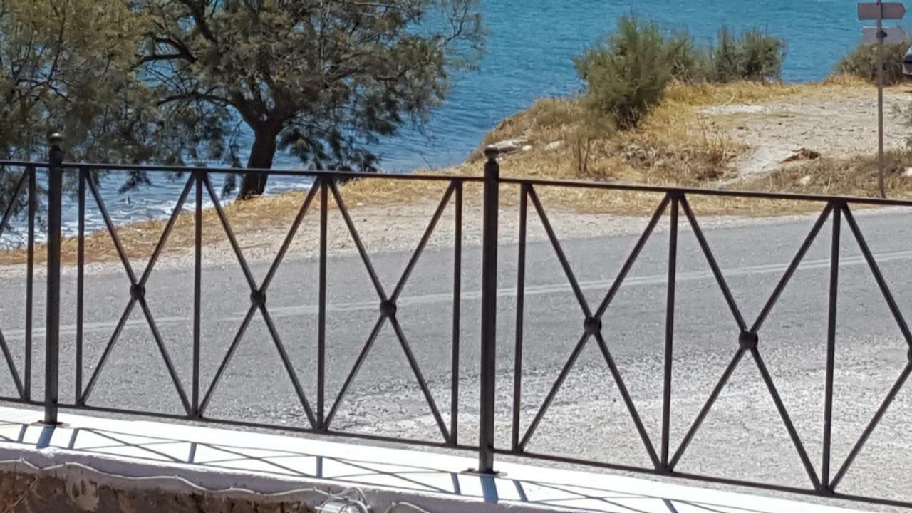 Flora'S Beach And Pool Villa In Syros Liaropá Dış mekan fotoğraf