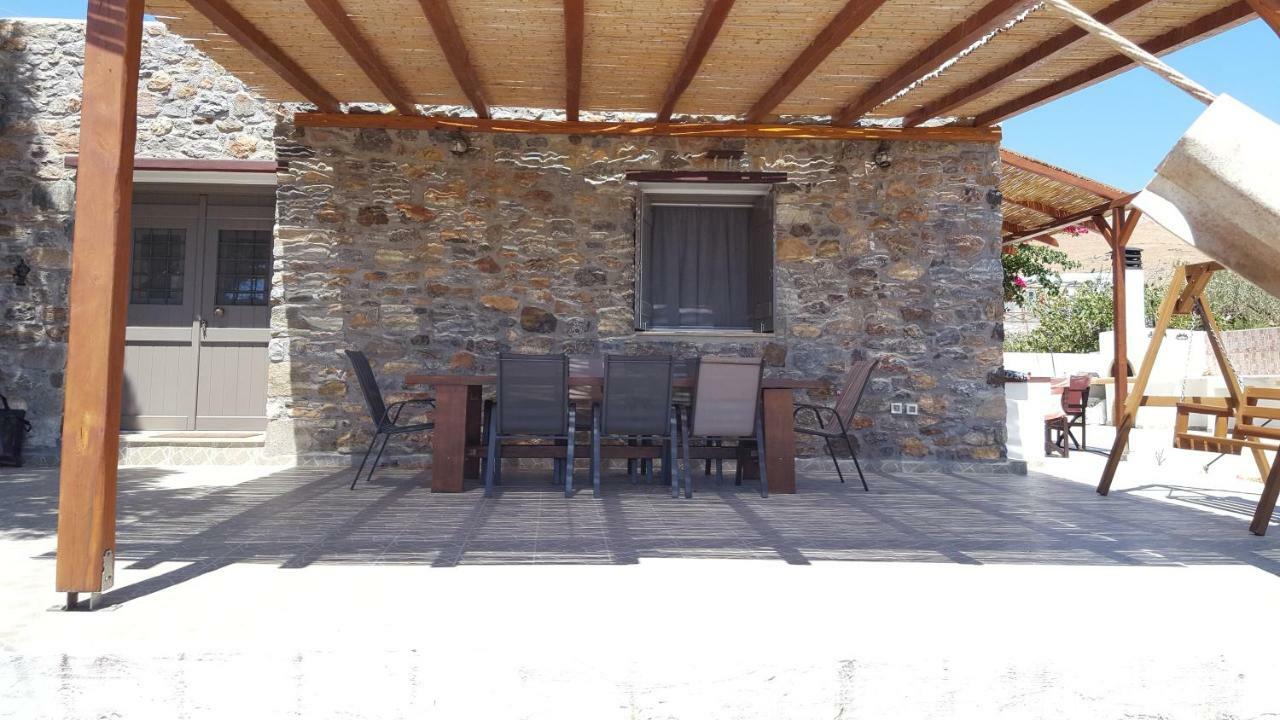 Flora'S Beach And Pool Villa In Syros Liaropá Dış mekan fotoğraf